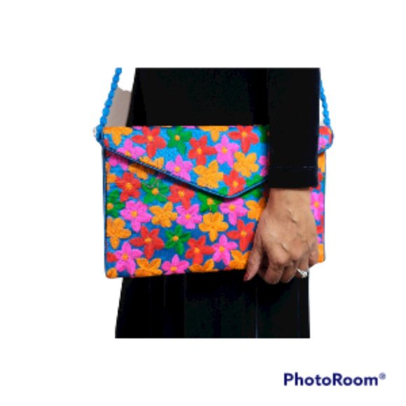 NWT Embroidered Envelope Clutch - Picture 12 of 12